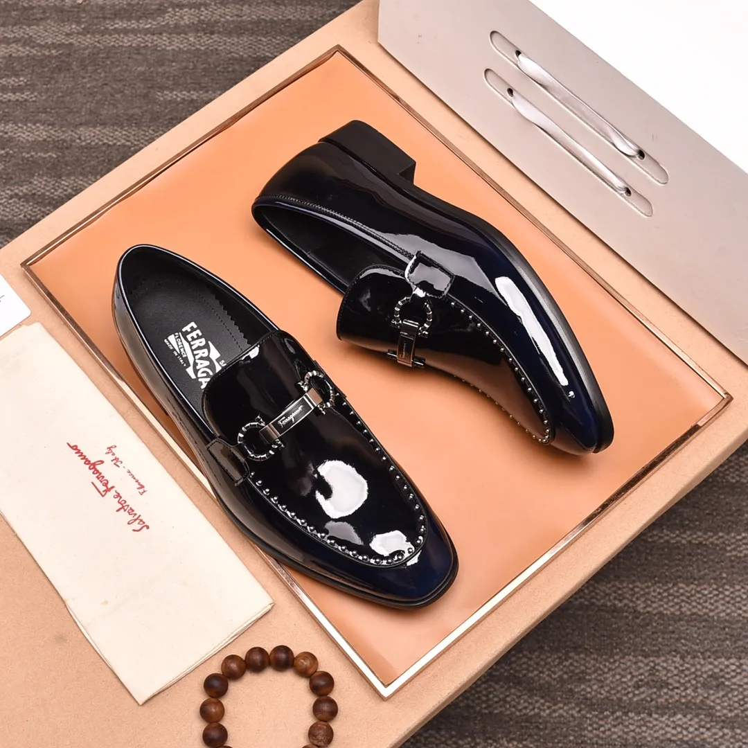 Men's shoes 💰540📛📛(water-dyed cowhide) Salvatore Ferragamo high-end (Salvatore Ferragamo) is the world's top luxury footwear brand. It comes from the fashion kingdom of Italy and is famous all over the world for its traditional handmade design and novel styles...🚶🏻🚶🏻New suit shoes are available simultaneously at the counter. This model is purely handmade. The fabric is imported from Italy's original first-layer cowhide. Soft water-dyed cowhide lining. Original authentic outsole🌀🌀Size: 38➖45